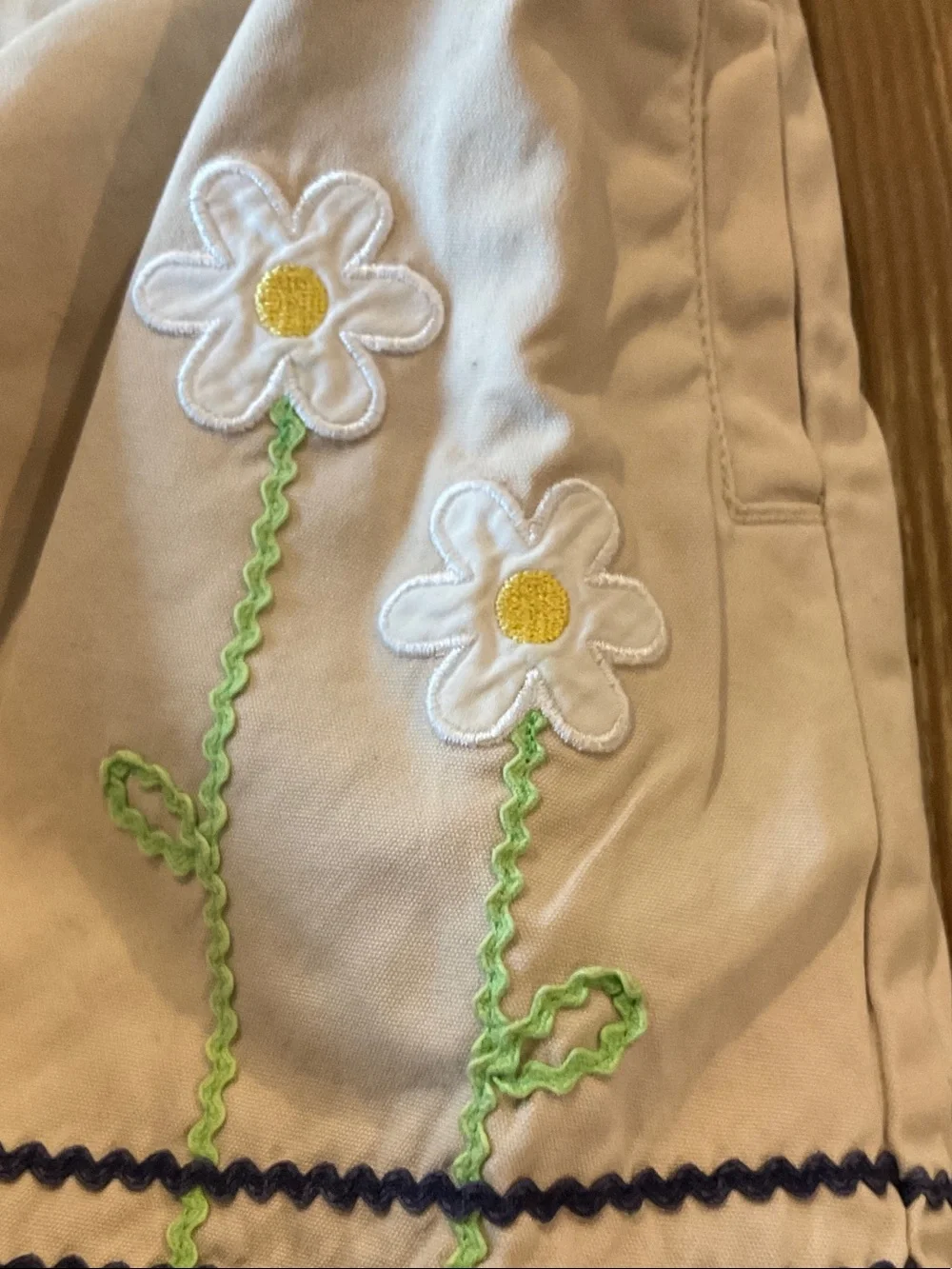 Gymboree cotton Cream Skort with Navy Trim and Daisy Embroidery